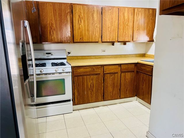 1233 North Glencove Road, Syracuse, NY 13206