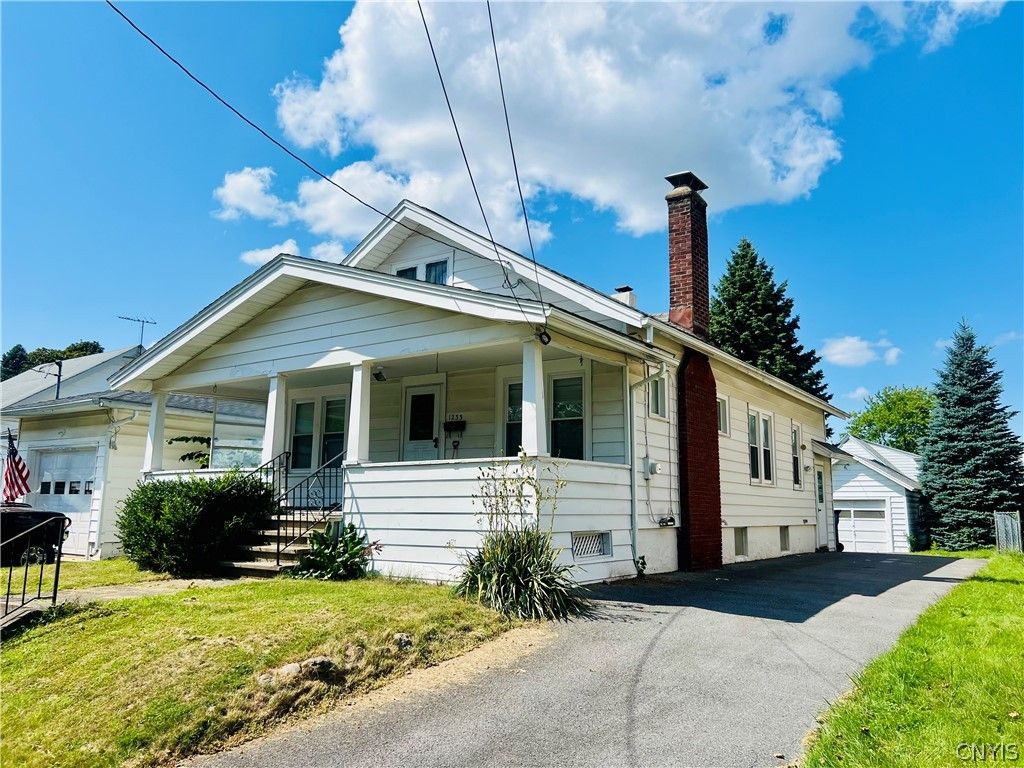 1233 North Glencove Road, Syracuse, NY 13206