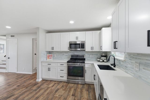1900 Charleston Drive, Bedford, TX 76022
