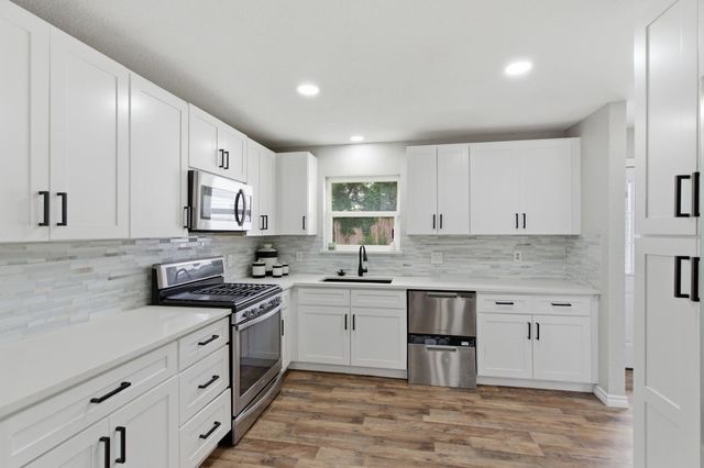 1900 Charleston Drive, Bedford, TX 76022