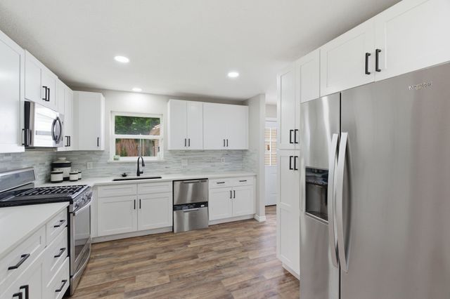 1900 Charleston Drive, Bedford, TX 76022