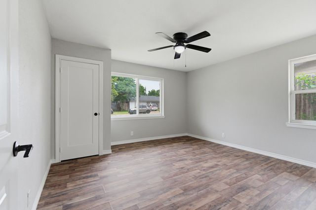 1900 Charleston Drive, Bedford, TX 76022
