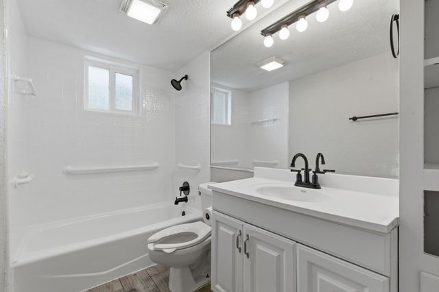 1900 Charleston Drive, Bedford, TX 76022