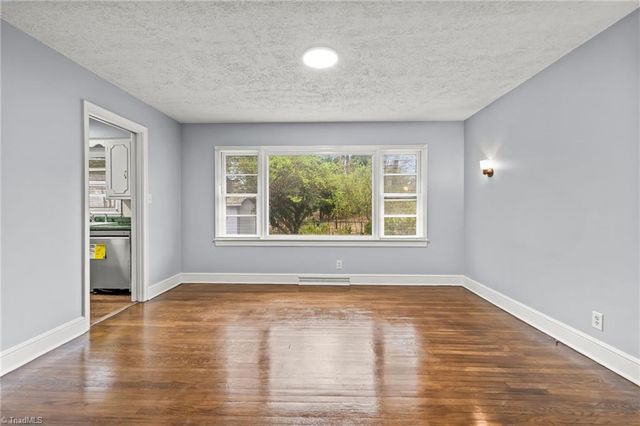 800 Creekside Drive, High Point, NC 27262