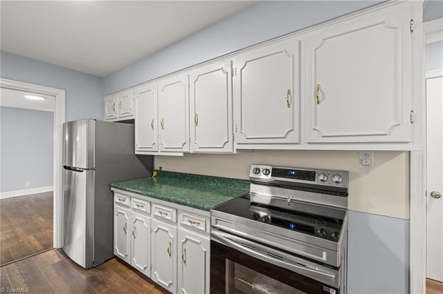 800 Creekside Drive, High Point, NC 27262