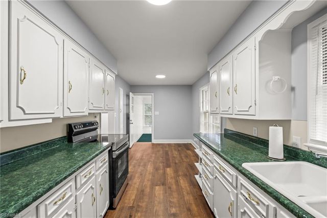 800 Creekside Drive, High Point, NC 27262