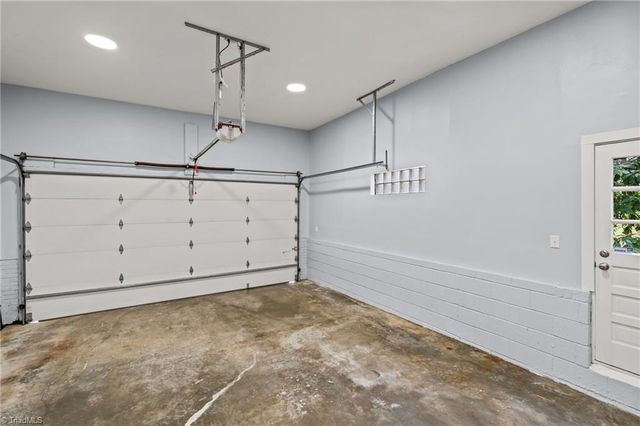 800 Creekside Drive, High Point, NC 27262