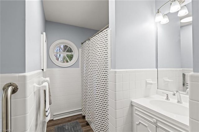 800 Creekside Drive, High Point, NC 27262