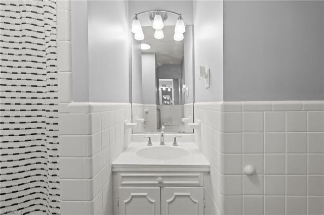 800 Creekside Drive, High Point, NC 27262