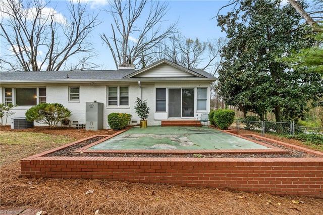 800 Creekside Drive, High Point, NC 27262