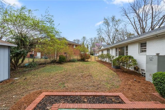 800 Creekside Drive, High Point, NC 27262