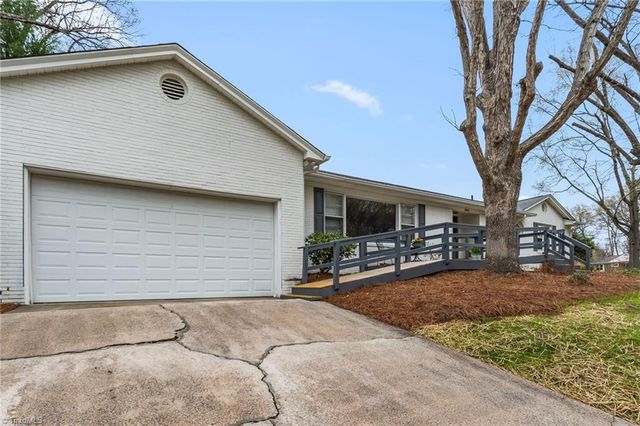 800 Creekside Drive, High Point, NC 27262