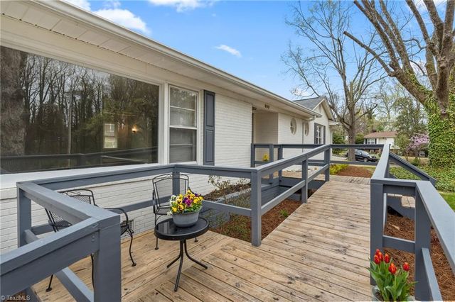 800 Creekside Drive, High Point, NC 27262