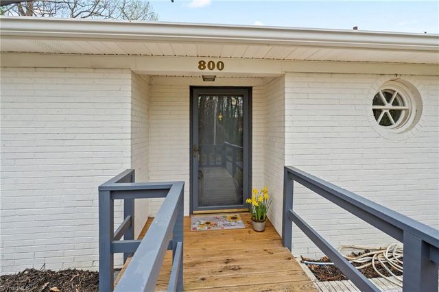 800 Creekside Drive, High Point, NC 27262