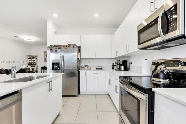 15953 SW 2nd Pl 15953, Pembroke Pines, FL 33027