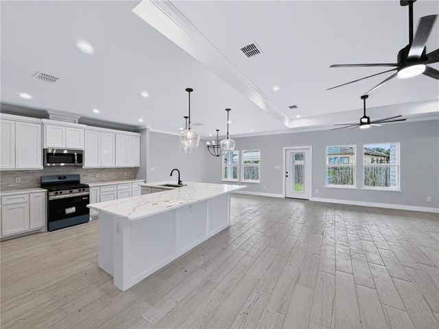 8125 Berenstain Dr, Corpus Christi, TX 78414