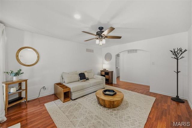 834 Spring Hill Farm Drive, Ballwin, MO 63021