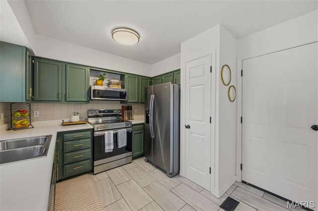 834 Spring Hill Farm Drive, Ballwin, MO 63021