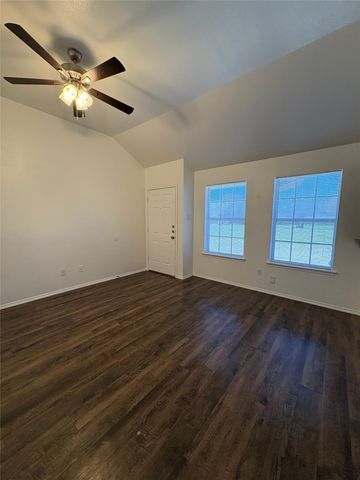 641 Woodard Avenue C, Cleburne, TX 76033