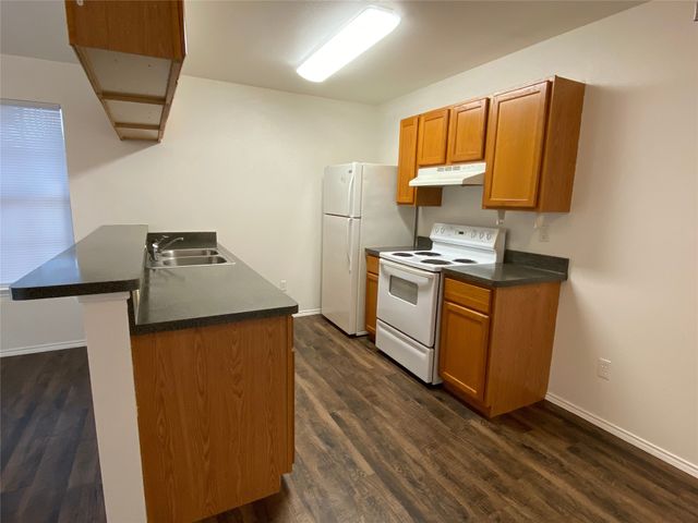 641 Woodard Avenue C, Cleburne, TX 76033