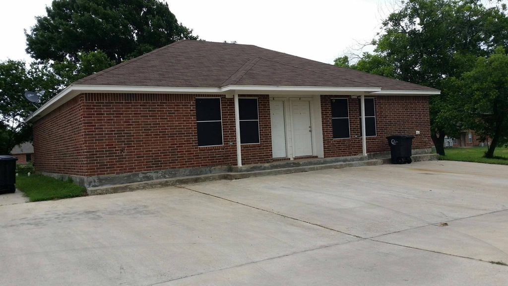 641 Woodard Avenue C, Cleburne, TX 76033
