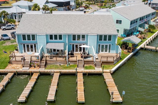 103 Nassau Dr, Rockport, TX 78382
