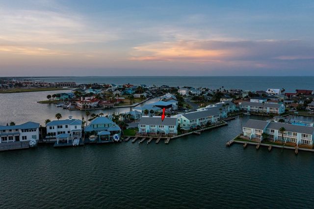 103 Nassau Dr, Rockport, TX 78382