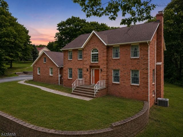 136 Henderson Rd, West Milford Twp., NJ 07460