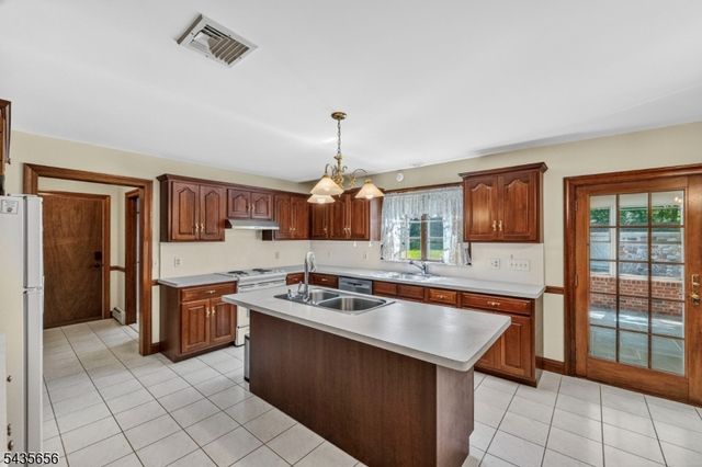 136 Henderson Rd, West Milford Twp., NJ 07460
