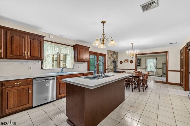 136 Henderson Rd, West Milford Twp., NJ 07460