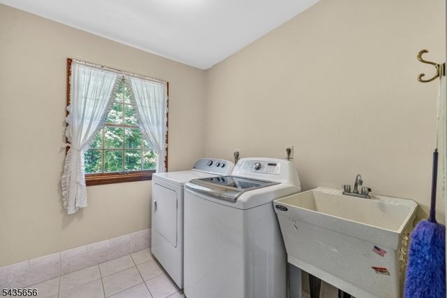 136 Henderson Rd, West Milford Twp., NJ 07460