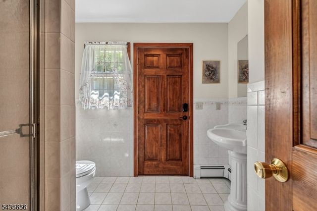 136 Henderson Rd, West Milford Twp., NJ 07460