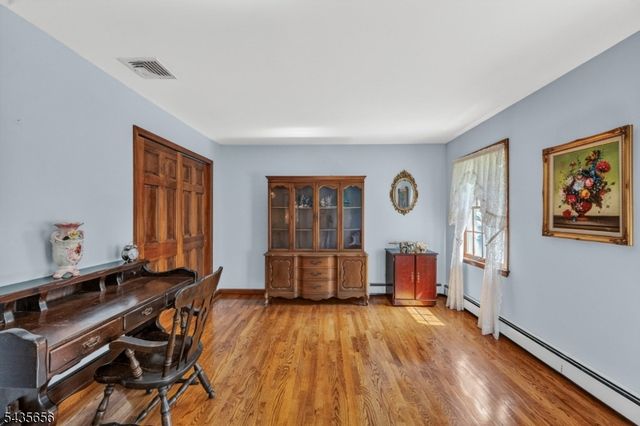 136 Henderson Rd, West Milford Twp., NJ 07460