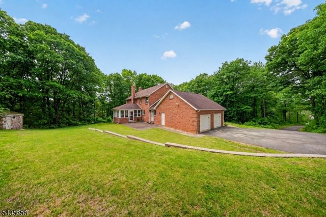 136 Henderson Rd, West Milford Twp., NJ 07460