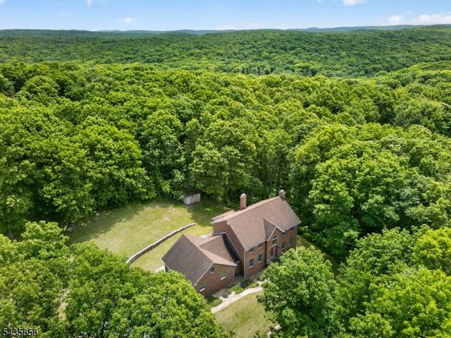 136 Henderson Rd, West Milford Twp., NJ 07460