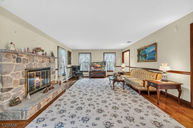 136 Henderson Rd, West Milford Twp., NJ 07460