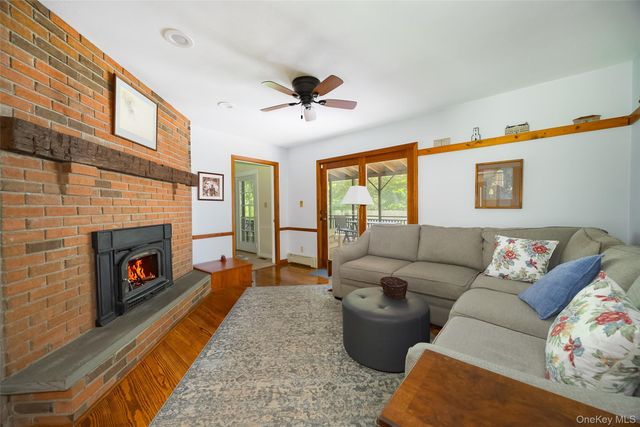 326 Mills Cross Road, Staatsburg, NY 12580