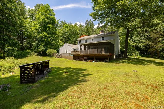 326 Mills Cross Road, Staatsburg, NY 12580