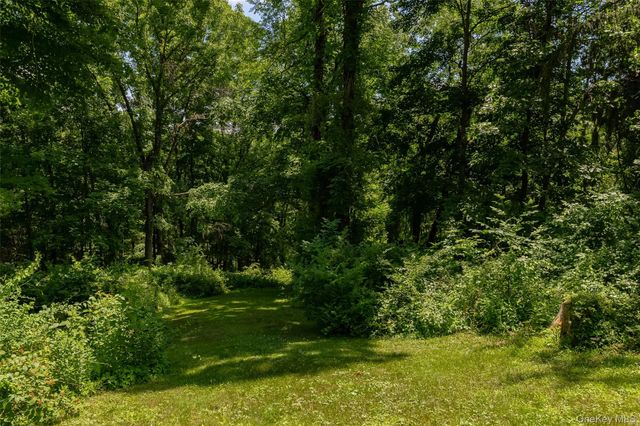 326 Mills Cross Road, Staatsburg, NY 12580