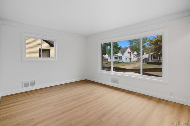 344 Chestnut Avenue, Hazel Park, MI 48030