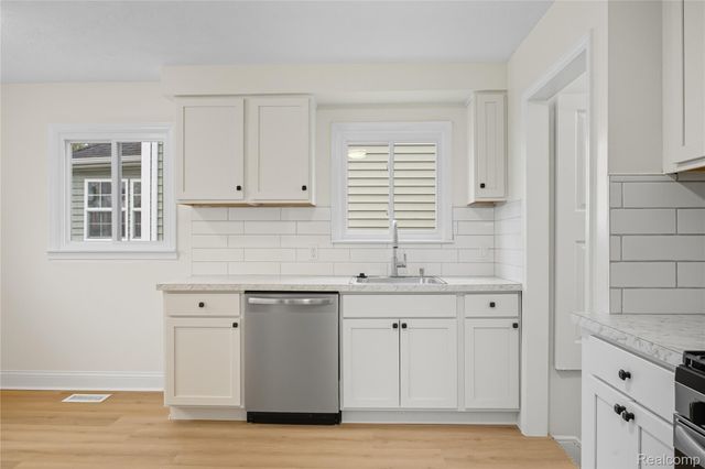 344 Chestnut Avenue, Hazel Park, MI 48030