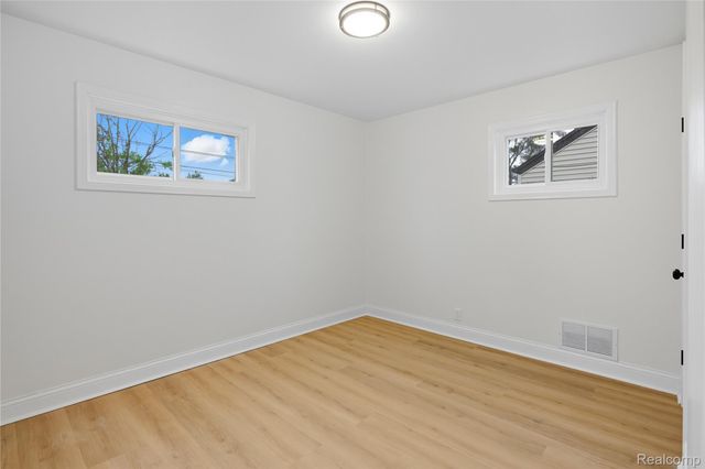 344 Chestnut Avenue, Hazel Park, MI 48030