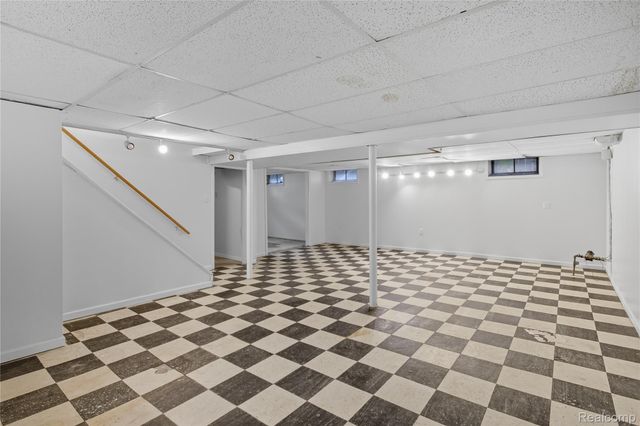 344 Chestnut Avenue, Hazel Park, MI 48030