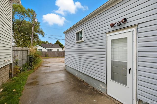 344 Chestnut Avenue, Hazel Park, MI 48030