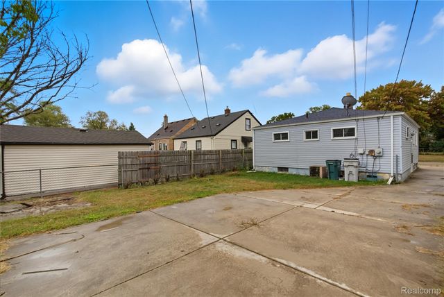 344 Chestnut Avenue, Hazel Park, MI 48030