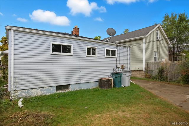 344 Chestnut Avenue, Hazel Park, MI 48030