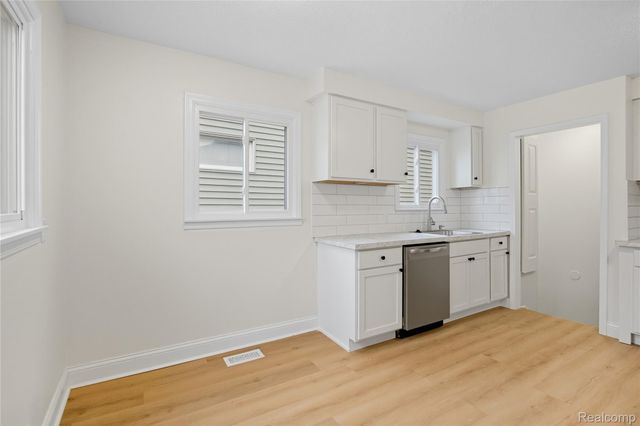 344 Chestnut Avenue, Hazel Park, MI 48030