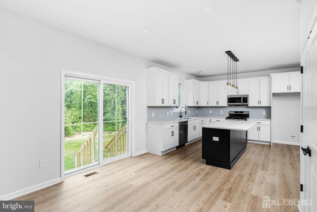 250 McAdoo Avenue, Hamilton, NJ 08619