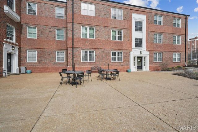 921 S Hanley Road F, Clayton, MO 63105