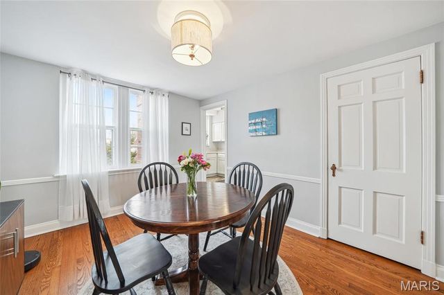 921 S Hanley Road F, Clayton, MO 63105